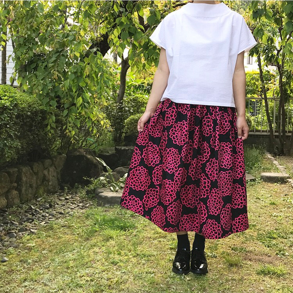 北欧風 大人なかわいさ マゼランピンク の ダリア柄 ギャザースカート