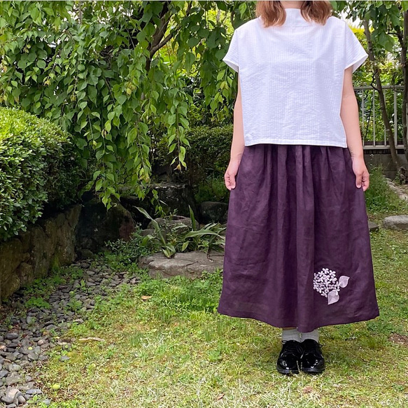 手刺繍 リネン 上品パープル の 紫陽花 ギャザースカート 3枚目の画像