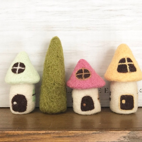 羊毛フェルトカラフル屋根の家オブジェ 羊毛フェルト masamaru 通販