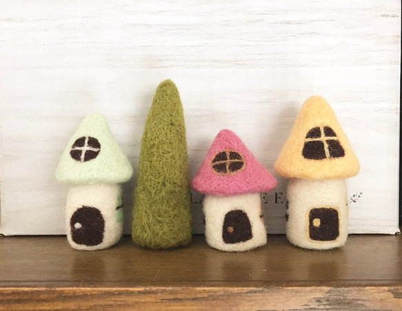羊毛フェルトカラフル屋根の家オブジェ 羊毛フェルト masamaru 通販