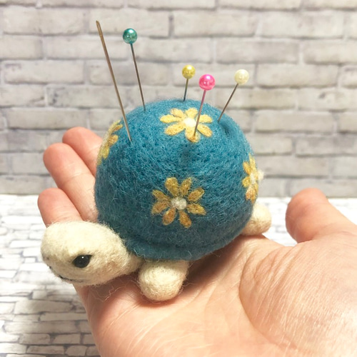 羊毛フェルト 花柄が可愛いカメさんのピンクッション その他インテリア