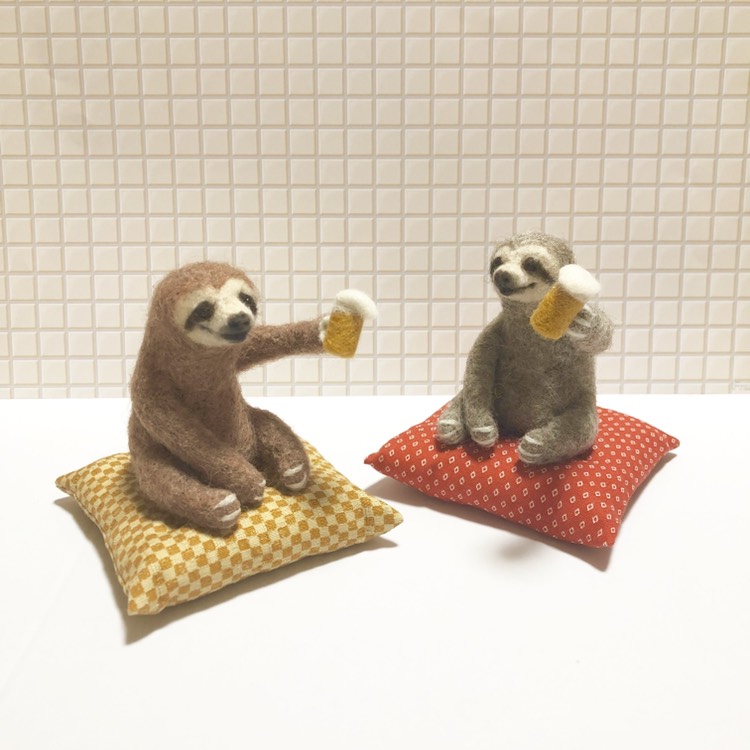 羊毛フェルトの酒飲みアニマル ナマケモノさん 羊毛フェルト 羊の 
