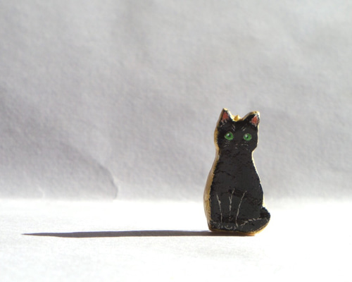 本鼈甲製の黒猫模様のブローチ 本鼈甲製の黒猫模様のブローチ