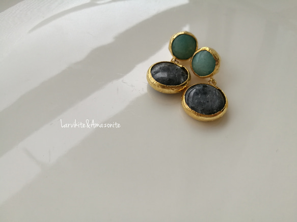 『Larvikite&Amazonite』の世界でひとつの天然石ピアス 3枚目の画像