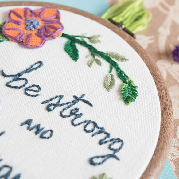 3D Embroidery Flower Hoop Art Gift - "be strong and brave" 4枚目の画像