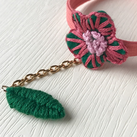 【Embroidery Accessories】Red sakura flower with leaf 2枚目の画像