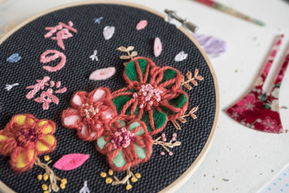 【立體刺繡】夜櫻主題小花　手作刺繡框 第6張的照片