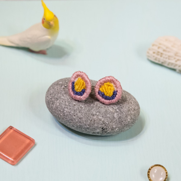 【Embroidery Accessories】Yellow Tulip Ear stud (in pair) 1枚目の画像