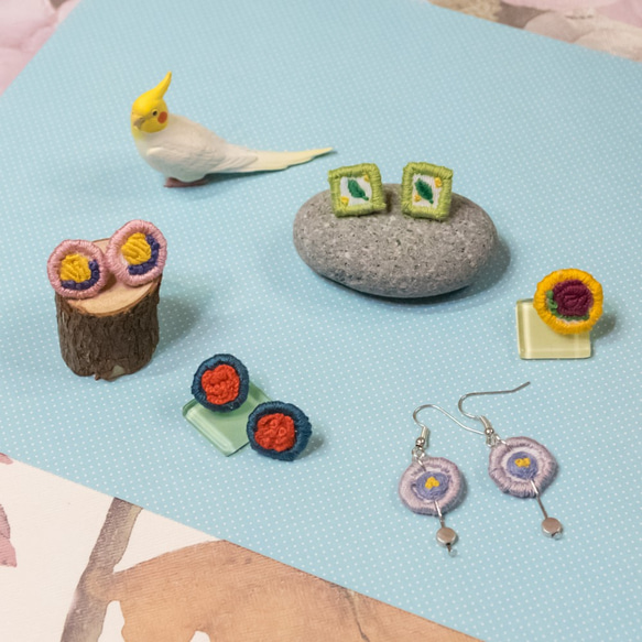 【Embroidery Accessories】Yellow Tulip Ear stud (in pair) 3枚目の画像