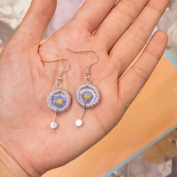 【Embroidery Accessories】Light purple Flower Earrings/Ear cli 2枚目の画像