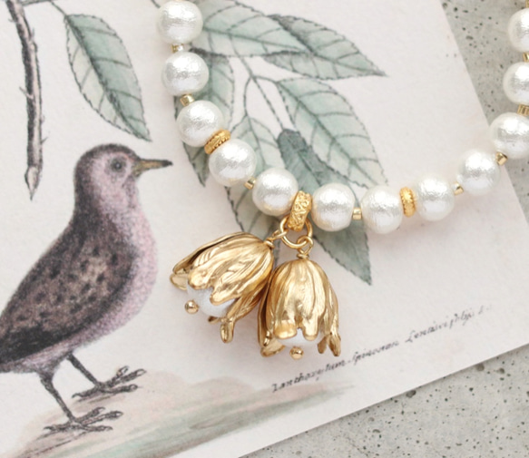 黃銅花和棉珍珠手鍊 第3張的照片