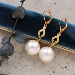 復古黃銅配件和大棉珍珠耳環/耳環 第1張的照片