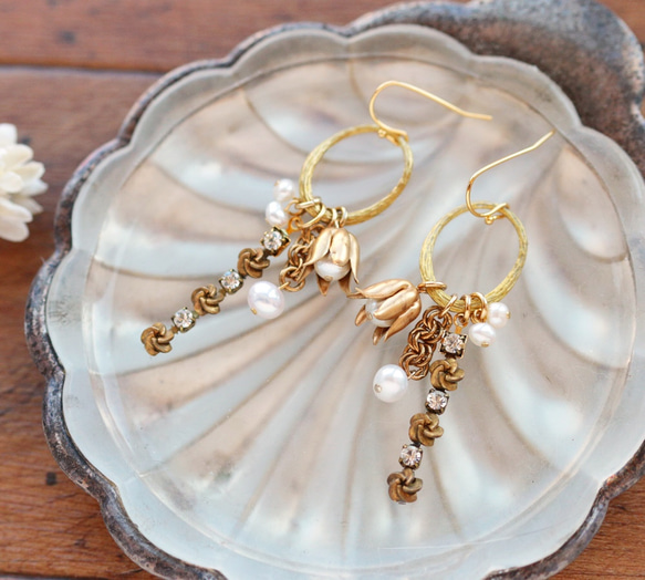 復古施華洛世奇，淡水珍珠，黃銅花耳環（與耳環兼容）*鍍金 第2張的照片
