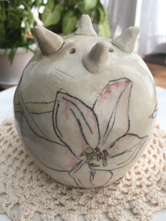 アールヌーヴォー調花の丸い植木鉢！No.R2079 7枚目の画像