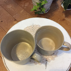 手作り陶器　マグカップ(中)イラストカバそれぞれ2個セット 4枚目の画像