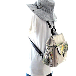 3WAY緊湊型背包，左側拉鍊和後袋，乳白色x含羞草補丁 第7張的照片