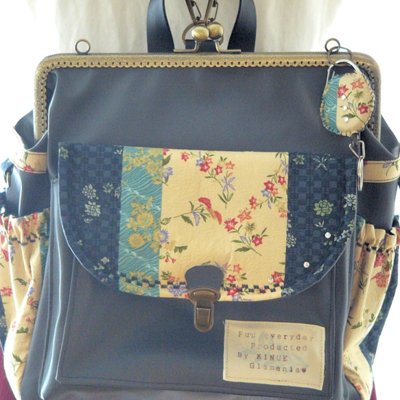黑色x日本圖案☆3WAY緊湊型背包，右側拉鍊和後袋木炭黑x藍色日本花朵條紋 第2張的照片