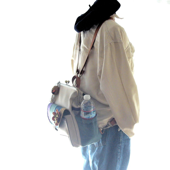 3WAY緊湊型背包☆右拉鍊和後袋燈芯絨補丁溫暖的米色 第4張的照片