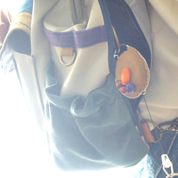 3WAY緊湊型背包☆右拉鍊和後袋燈芯絨補丁溫暖的米色 第3張的照片