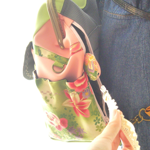 3WAYBIG茄子背包☆右拉鍊和後袋，帶有年輕的幼苗色和粉色百合 第4張的照片