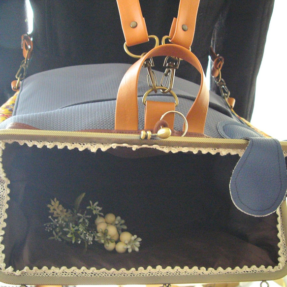 ☆3WAYBIG帆布背袋，配右側拉鍊和後袋復古花朵補丁棕色x海軍藍 第10張的照片