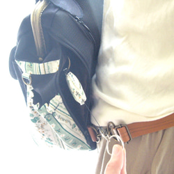 リラックスデニム右ファスナー３WAYリボンリュック貴重品ポケット付き　グリーンフラワー 5枚目の画像