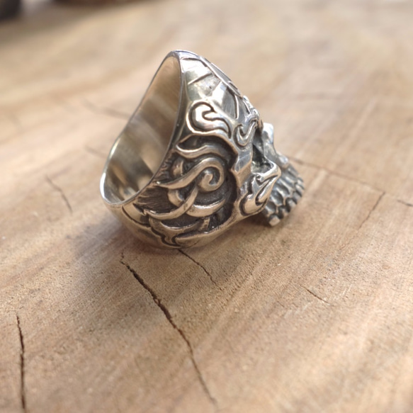 純銀 雕紋骷髏戒指 -  手工製作 頭頂圖騰可客製化 第4張的照片