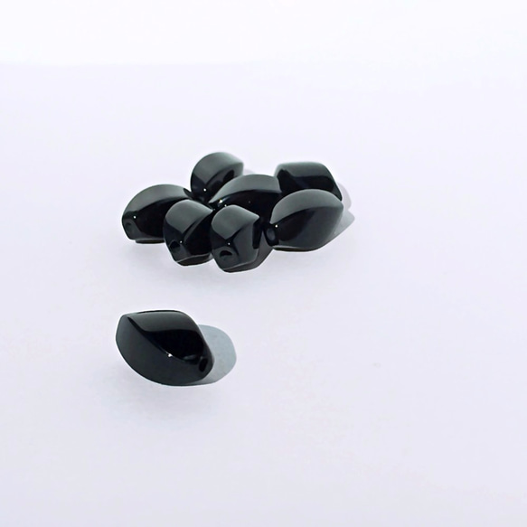 14mm*7mm Twisted Black Onyx Agate Beads｜small size｜天然石 瑪瑙 1枚目の画像