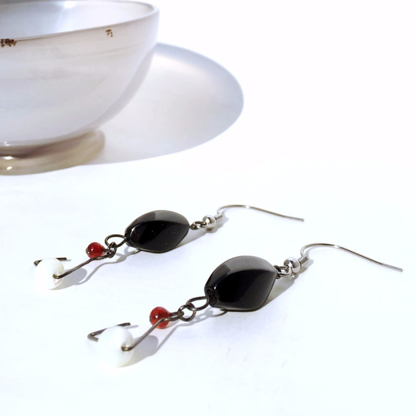 Formosa Triangle Drop Earrings｜Natural Gemstone｜Black Onyx 2枚目の画像