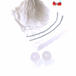First Snow white gemstone simple stud earrings｜Onyx /Agate 1枚目の画像