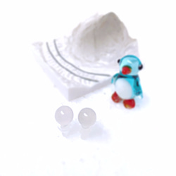First Snow white gemstone simple stud earrings｜Onyx /Agate 2枚目の画像