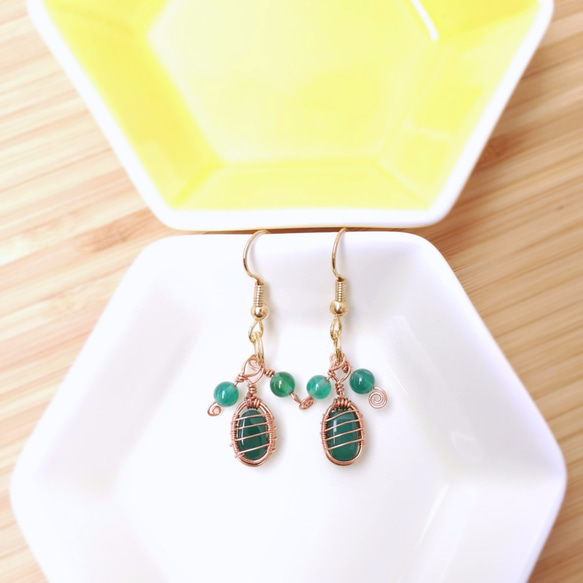 Elegant gemstone drop earrings｜Emerald Green Onyx 2枚目の画像