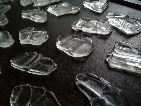 石畳～透明 (ミニ)３個セット　ガラスの箸置き 1枚目の画像