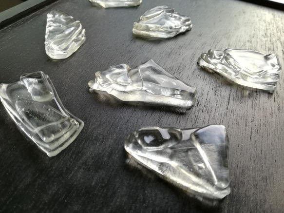石畳～透明 (ミニ)３個セット　ガラスの箸置き 3枚目の画像