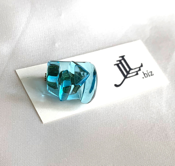 《リゾートサーフ》ガラスのミニブローチ 1枚目の画像