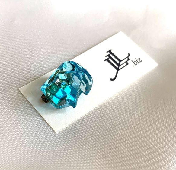 《リゾートサーフ》ガラスのミニブローチ 2枚目の画像