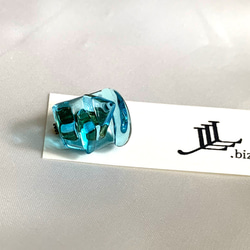 《リゾートサーフ》ガラスのミニブローチ 3枚目の画像