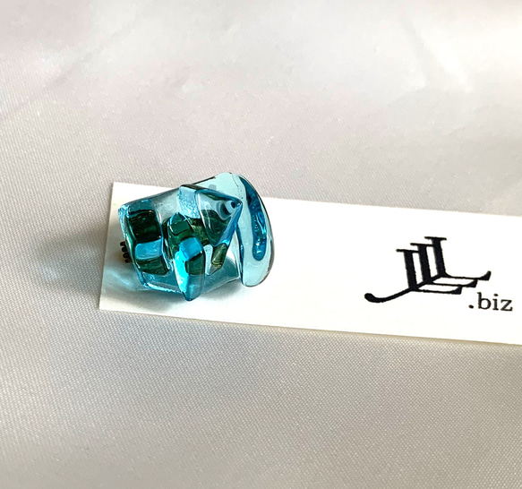 《リゾートサーフ》ガラスのミニブローチ 3枚目の画像