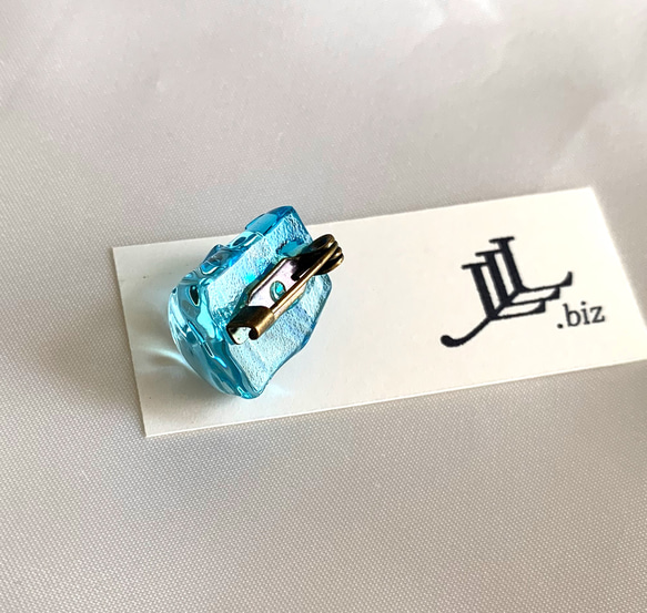 《リゾートサーフ》ガラスのミニブローチ 5枚目の画像