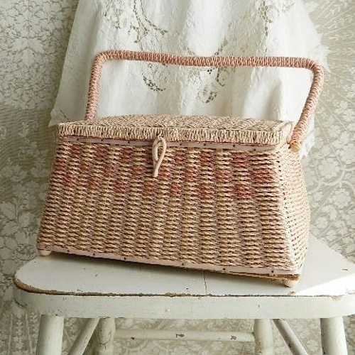 ロマンティックなピンクいろのお裁縫箱 ヴィンテージソーイング