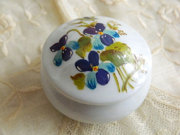 フランスリモージュ＊可憐なスミレのポーセリン／磁器製のトリンケット