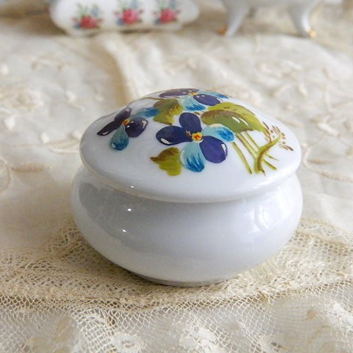 フランスリモージュ＊可憐なスミレのポーセリン／磁器製のトリンケット