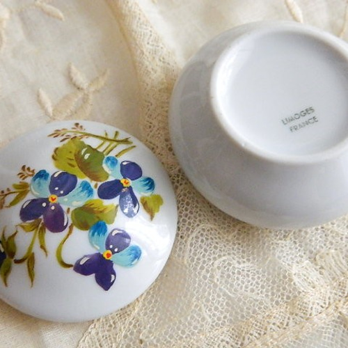 フランスリモージュ＊可憐なスミレのポーセリン／磁器製のトリンケット