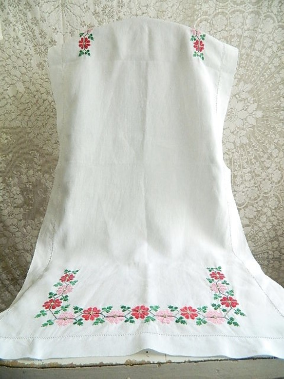 ハンガリー刺繍＊クロスステッチ＊北欧ヴィンテージテーブル