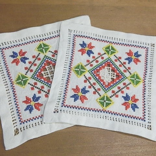 ベル　北欧　ヴィンテージ  刺繍　壁掛け 北欧スウェーデン ヴィンテージクロス（花刺繍）- 北欧雑貨