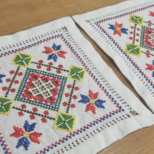 ベル　北欧　ヴィンテージ  刺繍　壁掛け アンティーク＆ヴィンテージ C380 Blekinge刺繍 46×46センチ