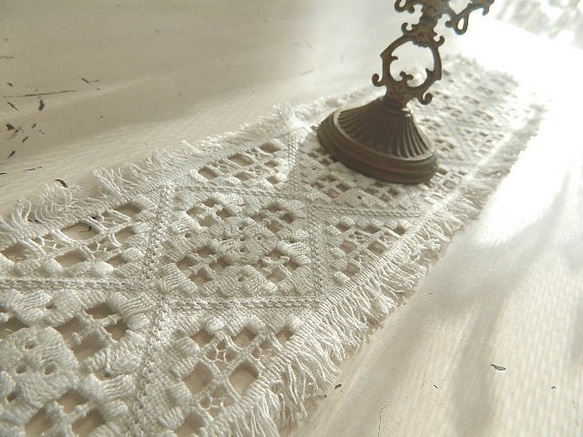 北欧ハーダンガー刺繍＊ヴィンテージフリンジ付小さなテーブル