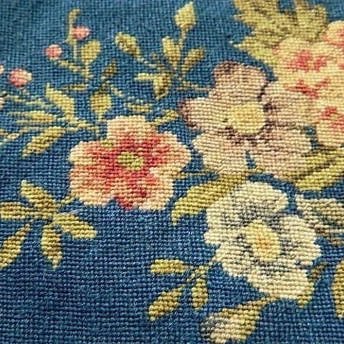 プチポワン刺繍 ニードルポイント刺繍 クッションカバー - メルカリ