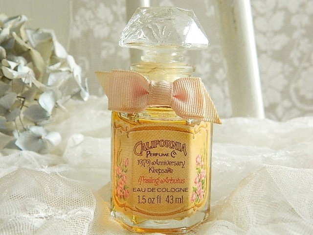 AVONビンテージ　ガラス瓶　6つセット Vintage Avon Bubble Bath Gift Set of 6 Bottles 1.0 oz Each