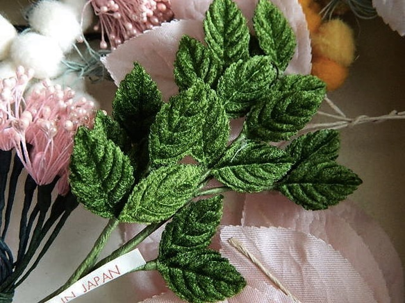 布花＊アートフラワーの葉っぱ コサージュ ヴィンテージ コサージュ
